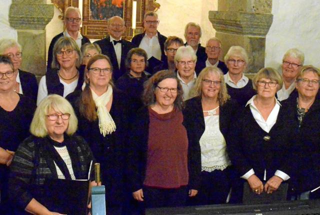 Landsbykoret i St. Brøndum har omkring 25 medlemmer og er siden 1992 blevet ledet af Elisabeth Svenstrup. Privatfoto