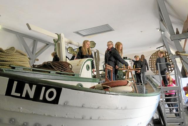 Der bliver blandt andet lejlighed til at gå om bord i kystbåden Bent II i det gamle redningshus. Foto: Arkivfoto