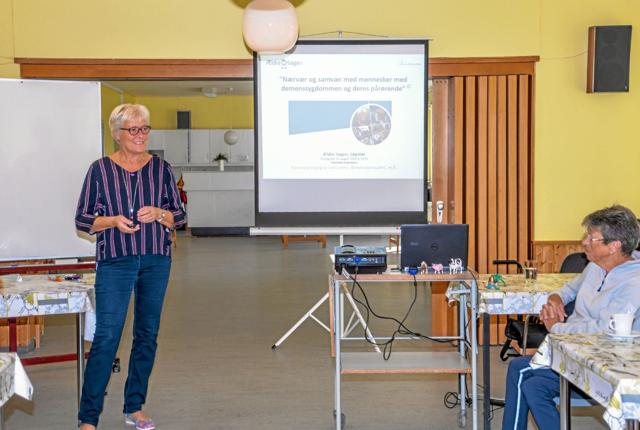 Charlotte Voetmann, som er neuropædagogisk konsulent, fortalte om sygdommen og om hendes erfaring gennem foredrag og undervisning. Foto: Mogens Lynge