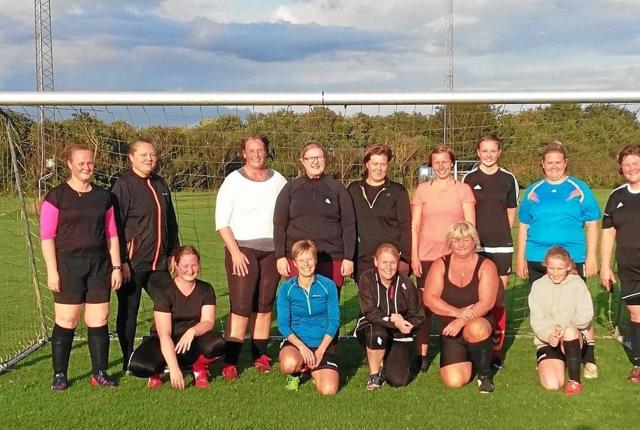 14 kvinder mødte op til den første træning i Klejtrup. Privatfoto