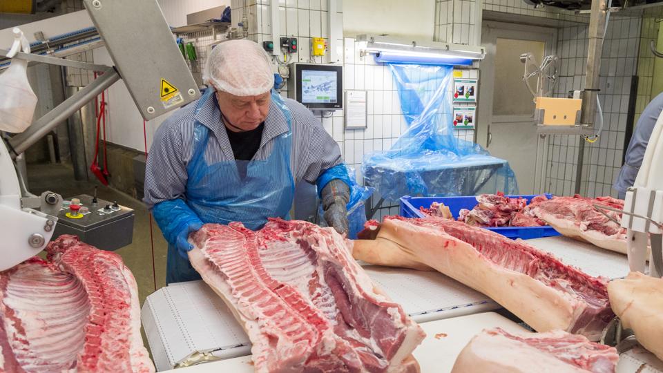 Slagteriet i Sæby har netop meddelt medarbejderne i udbeningsafdelingen, at 50 medarbejdere fra uge 7 skal sendes på arbejdsfordeling. <i>Arkivfoto: Kim Dahl Hansen</i>