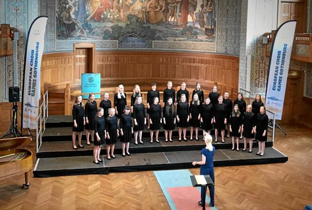 Nordjysk Pigekor på scenen på Göteborgs Universitet, hvor deres sange hver især blev bedømt på fire områder af de i alt syv internationale dommere. Foto: Nordjysk Pigekor