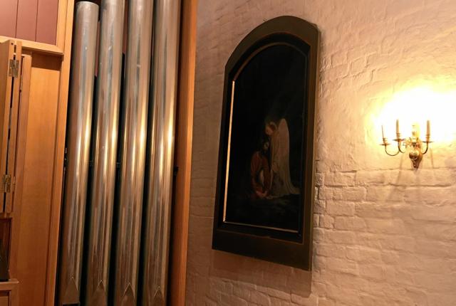 Carl Bloch maleriets på dets nye plads.Privatfoto