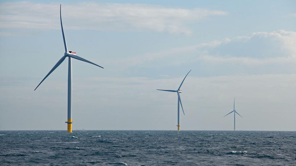 I den britiske del af Nordsøen er der gang i udbygningen af Hornsea-projekter med havvind. Danske Ørsted har onsdag vundet en kontrakt til at opføre Hornsea 3. Her ses møller fra Hornsea 1.(Arkivfoto). <i>Orsted/Ritzau Scanpix</i>