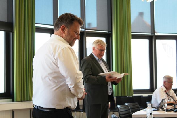Formand for Teknik og Miljøudvalget, Søren Homann (K) og borgmester Søren Smalbro (V). <i>Foto: Hjørring Kommune</i>