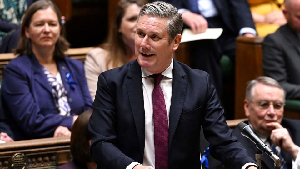 Labour-leder Keir Starmer mener, at Det Konservative Parti, som har været ved magten igennem 12 år, har skabt kaos og krise i Storbritannien. Han glæder sig over, at Boris Johnson ventes at være færdig som premierminister. (Arkivfoto). <i>Jessica Taylor/Ritzau Scanpix</i>