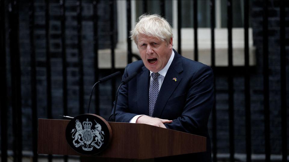Boris Johnson bekræfter i en tale ved Downing Street 10 torsdag, at han stopper som partileder for Det Konservative Parti og som premierminister. <i>Peter Nicholls/Reuters</i>