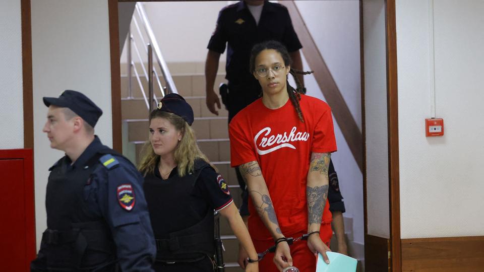 Den amerikanske basketballstjerne Brittney Griner (i rødt) er midt i en retssag i Rusland. <i>Evgenia Novozhenina/Reuters</i>