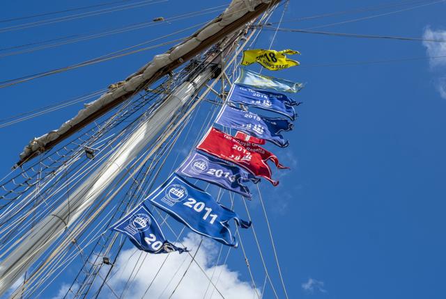 Snart kan skibene hejse yderligere et Tall Ships-flag, hvor der står Aalborg på. Foto: Lasse Sand
