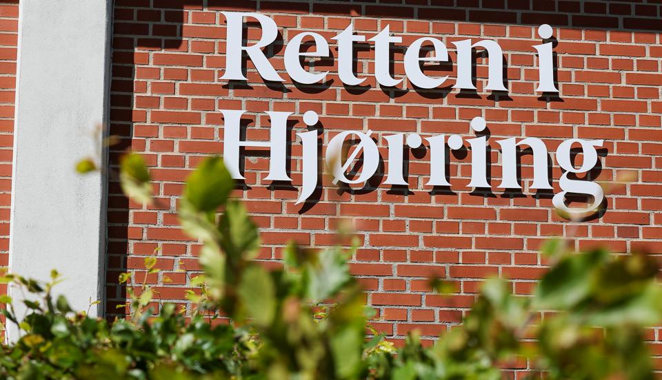 Retten i Hjørring. Her blev fem unge fra 18-20 år fredag 8.juli dømt for nytårsaften at overfalde to 15-årige, som tilfældigvis kom forbi. <i>Foto: Bente Poder</i>