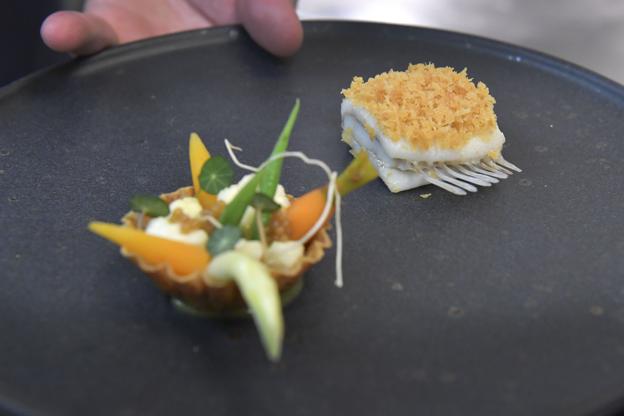 Her er det en del af snack-serveringen fra Ruths Hotel, der indeholdt taskekrabbe, Østers og rogn. Foto: Bente Poder