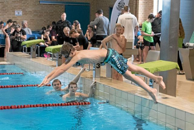 Januar: For første gang i 18 år afviklede Sindal Svømmeforening det store svømmestævne Flipper Cup med deltagelse af 157 svømmere fra 6 forskellige nordjyske klubber. Foto: Niels Helver