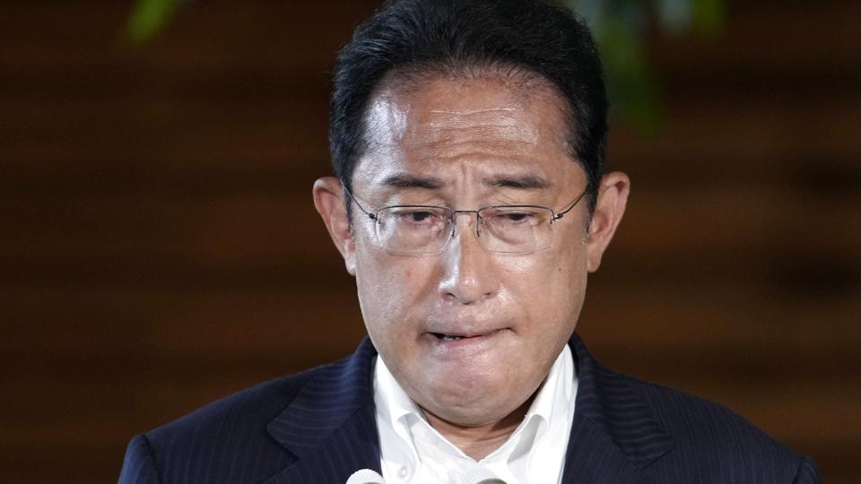 Japans premierminister, Fumio Kishida, fordømmer angrebet Shinzo Abe, som han beskriver som en personlig ven, som han har brugt meget tid sammen med. <i>Eugene Hoshiko/Ritzau Scanpix</i>