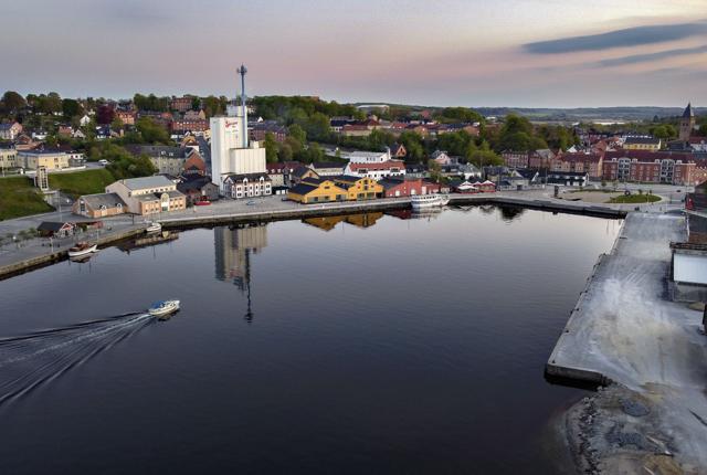Denne nordjyske havn kan blive ramme om et campus for 1000 unge uddannelsessøgende. Men projektet er blevet fordyret undervejs.