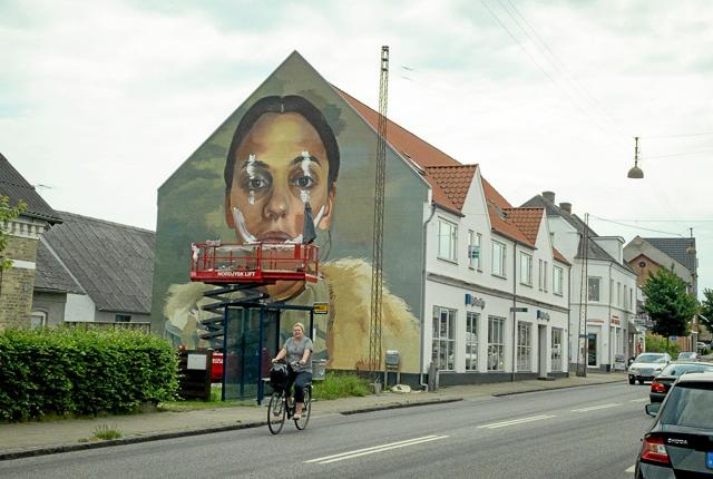 Tyske Andreas von Chrzanowski med kunstnernavnet Case Maclaim var i Aalborg for to år siden, hvor han malede en gavl på Hadsundvej - nu vender han tilbage. Arkivfoto: Katrine Schousboe