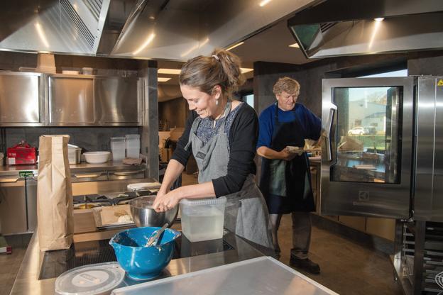 Christiane Lindrup Pedersen er nyansat - og skal undervise på kurserne i huset sammen med Jørn Ussing Larsen. Foto: Bente Poder