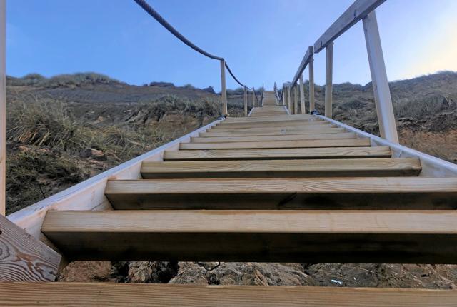 Weekenden er oplagt til frisk luft og motion ved Vesterhavet - og går du op ad disse trapper, så ryger pulsen med garanti samme vej, år du er færdig med de cirka halvanden hundrede trin.