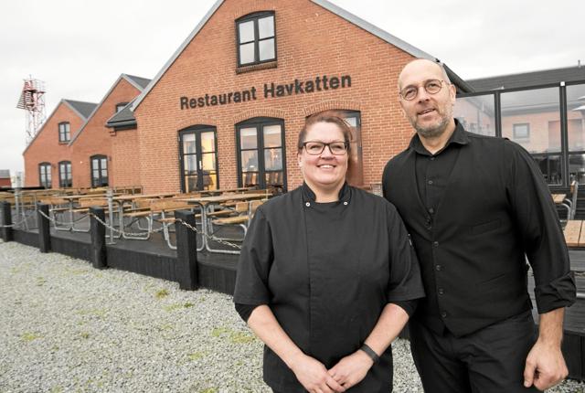 Ann Mette Sondrup har fået sin uddannelse på Restaurant Havkatten i Hals. Her ses hun med indehaver Allan Thykjær. Foto: Allan Mortensen