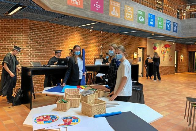 Eleverne på Morsø Handelsgymnasium tester i dag deres viden om FN’s Verdensmål, når de klassevis dyster mod hinanden til ”Verdensmålsdag”. Privatfoto
