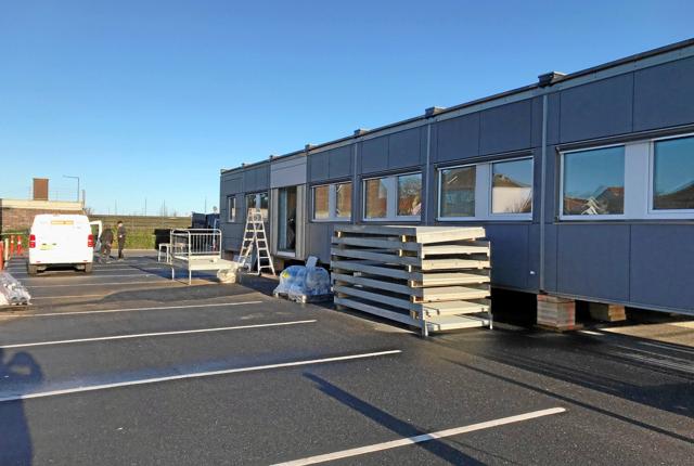 Det nye testcenter, som er en filial til Testcenter Danmarks hvide telte, kommer til at afløse klinikkerne på Paradiskajen og i Arena Nord .