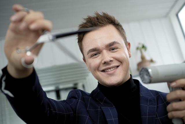 Blot 23 år og allerede selvstændig frisør - Andreas Munkholm har åbnet salon på Hasserisvej. Foto: Henrik Bo <i>Foto: Henrik Bo</i>