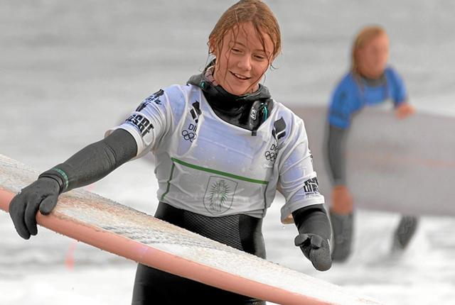 Freja Petterson Kristensen vandt junior DM i surf. Foto: Privatfoto <i>Privatfoto</i>