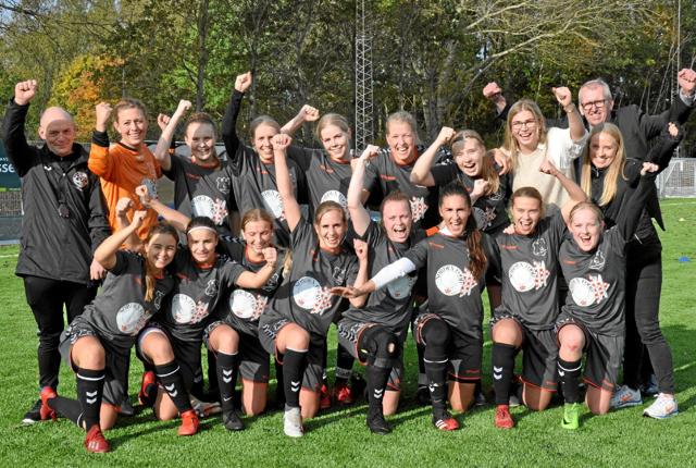 De glade vindere efter at sejren var i hus og oprykningen til Jyllandsserien sikret. Privatfoto