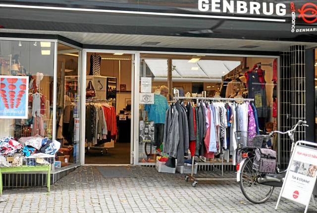 Folkekirkens Nødhjælps genbrugsbutik, Algade 21 i Nykøbing Mors, åbner igen tirsdag 5. maj. Privatfoto