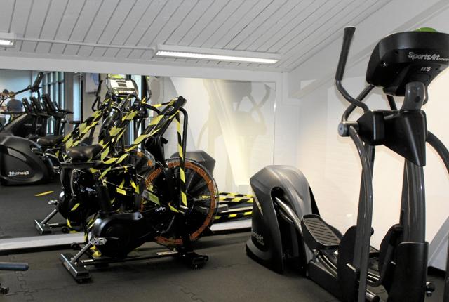 Få maskiner i Fjerritslev Motionscenter er spærret af, så medlemmer ikke træner for tæt på hinanden. Foto: Ida Mehl Agerholm