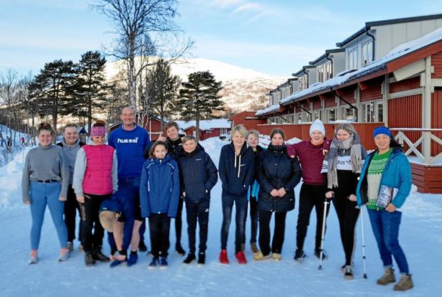 Hele holdet fra Jammerbugt samlet ved skisportscentret i Hovden (turleder Tommy Duun Mogensen stod dog bag kameraet). Privatfoto