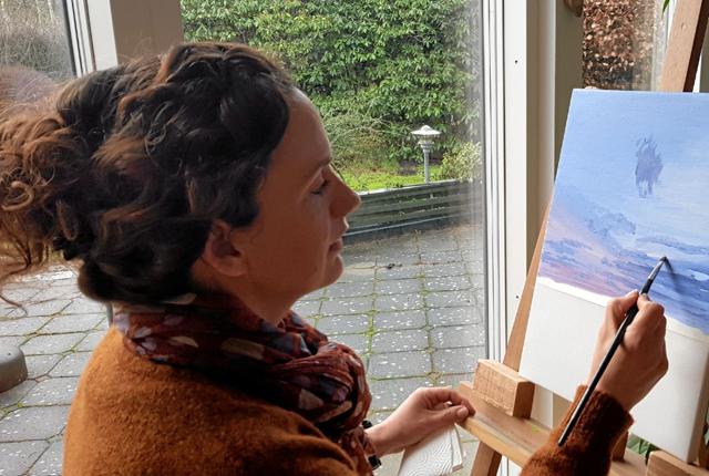 Christine Bilde bruger naturen omkring Aalbæk i sine malerier. Foto: Ole Svendsen
