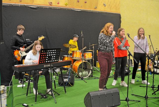 Musiklinjen fra Ingstrup Efterskole åbnede dagen. Foto: Kirsten Olsen
