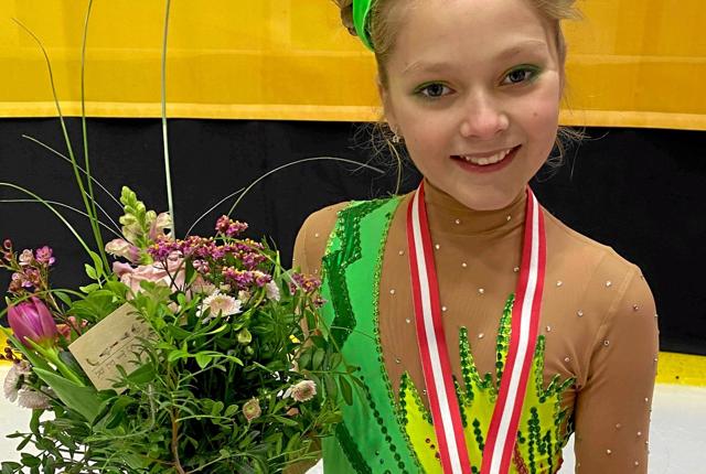 10-årige Alma Sally Nielsen vandt en flot bronzemedalje efter et program med sikre enkeltspring, flotte trin og piruetter