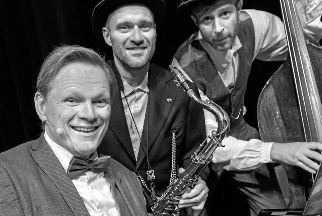 Sigurd Barrett, klaver, kommer sammen med Mikkel Riber, bas, og Eskild Dohn, sax, til Nykøbing Mors for at fejre genforeningsjubilæet med jazz. Foto: Allan Niss