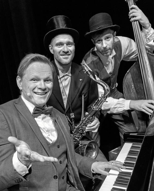 Sigurd Barrett, klaver, kommer sammen med Mikkel Riber, bas, og Eskild Dohn, sax, til Nykøbing Mors for at fejre genforeningsjubilæet med jazz. Foto: Allan Niss