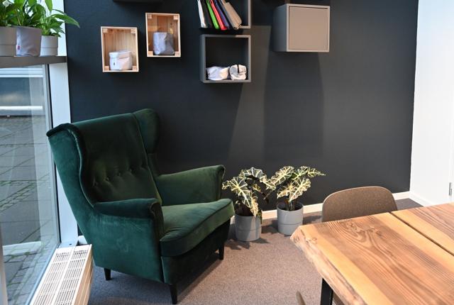 AKKCs nye kontor har fået i moderne og grønt tvist i samarbejde med IKEA og studerende fra universitetet. PR-foto
