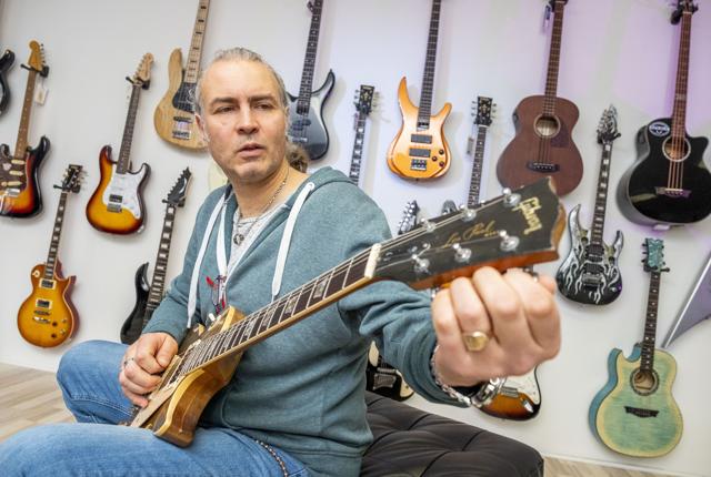Den 49-årige Teodor Georgiev er selv aktiv og professionel musiker til fingerspidserne. Foto: Lasse Sand