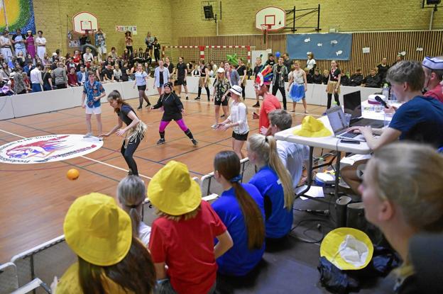 Frederikshavn Gymnasium kalder til åbent hus, hvor man også kan høre om skolens mange sociale og faglige aktiviteter udenfor skoletiden - som eksempelvis den traditionsrige høvdingebold-turnering.