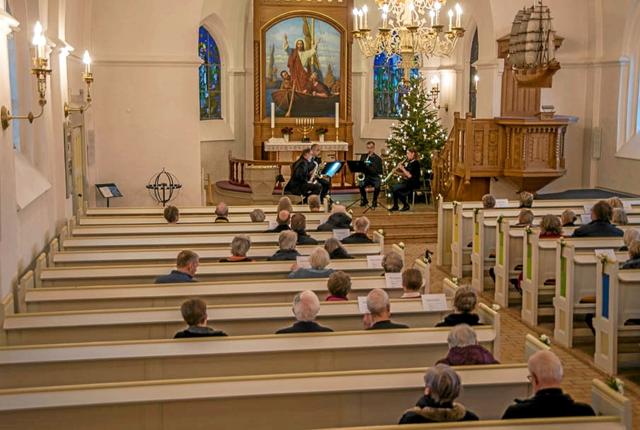 Godt 40 var mødt op til nytårskoncerten i Løgstør Kirke søndag eftermiddag. Foto: Mogens Lynge