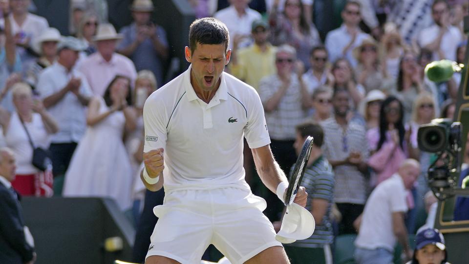Novak Djokovic havde tidligere et anstrengt forhold til søndagens modstander i Wimbledon-finalen, Nick Kyrgios, men sådan er det ikke længere, siger den serbiske tennisstjerne. <i>Alastair Grant/Ritzau Scanpix</i>