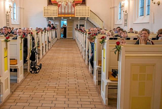Der var stor tilslutning til julesangsgudstjeneste i Løgstør Kirke. Foto: Mogens Lynge