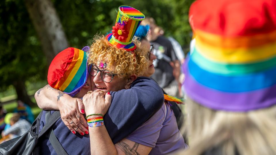 Omkring 4000 deltog i Pride-optog gennem Aalborg gader lørdag. <i>Foto: Lars Pauli</i>