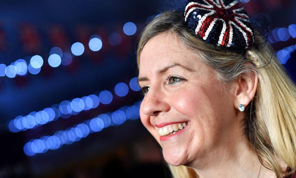 Jenkyns blev fredag udnævnt som ny uddannelsesminister. Det er sket som led Boris Johnsons udskiftning af hele sin regering. Torsdag reagerede hun på tilråb ved at vise folk langfingeren. (Arkivfoto). <i>Paul Ellis/Ritzau Scanpix</i>