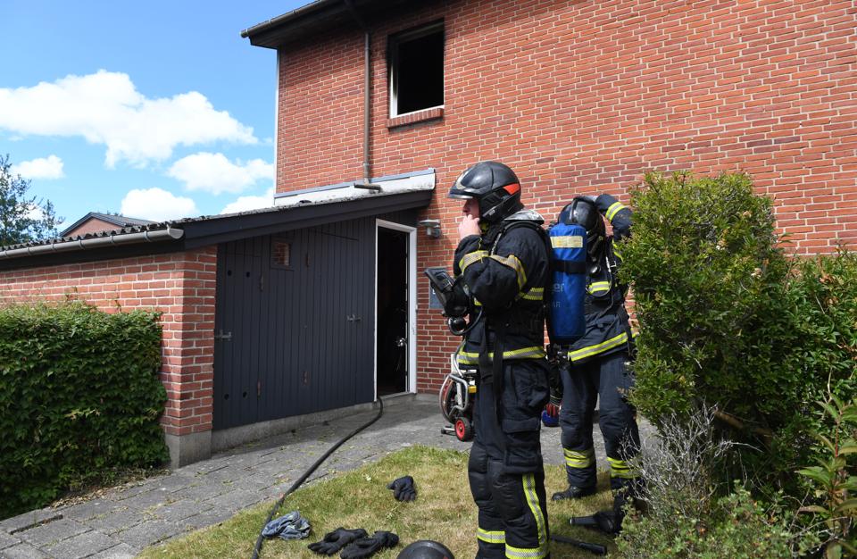 Et rækkehus i Svenstrup brød søndag i brand. <i>Foto: Jan Pedersen</i>