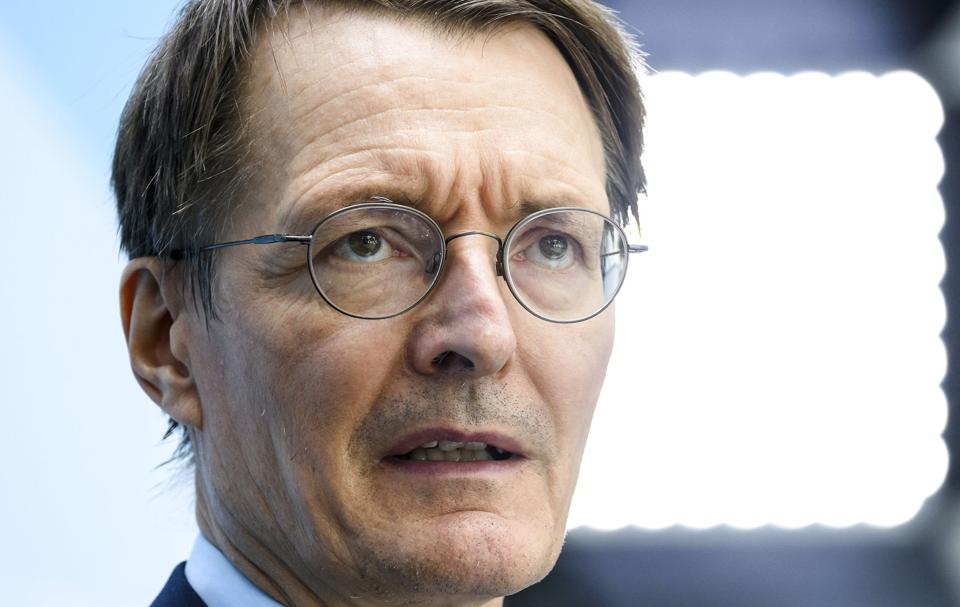Sundhedsminister Karl Lauterbach er bekymret for senfølger efter coronavirus, som ifølge ham udgør et stort problem. (Arkivfoto). <i>Bernd Von Jutrczenka/Ritzau Scanpix</i>