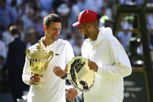 Kyrgios bøjer sig for Wimbledon-guden Djokovic