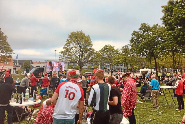 Der forventes flere publikummer, idet temperaturen med den danske ”fodboldfeber” er steget et par grader.