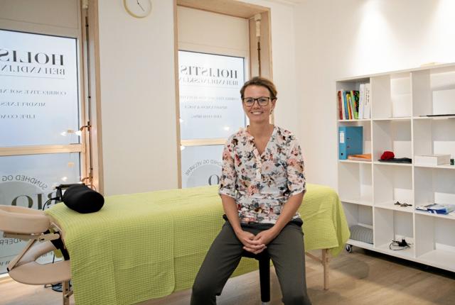 Katrine Bagenkop tilbyder frekvensterapi - ofte i kombination med massage. Foto: Michael Madsen