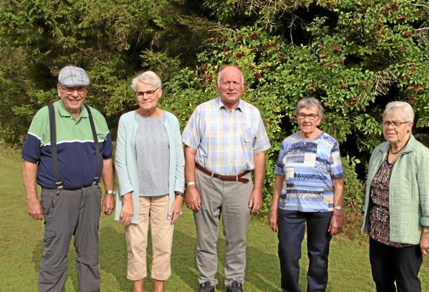 Den jubilerende efterlønsklubs bestyrelse: Fra venstre Ove Jensen (kasserer), Hanne Jensen (næstformand), Henning Jensen (sekretær), Sonja Andersen (bestyrelsesmedlem) og Gudrun Pedersen (formand). Foto: Martin Glerup