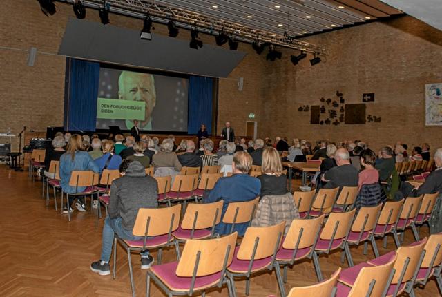 Ca. 90 deltog i Folkeuniversitet Vesthimmerlands foredrag ”Kampen om Amerikas sjæl” på Ranum College. Foto: Mogens Lynge